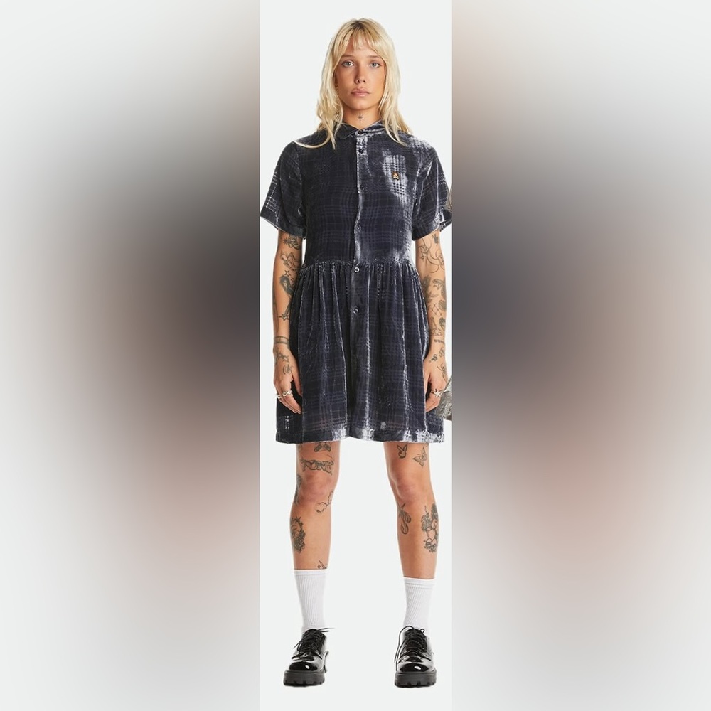 Teddy Fresh Black Tie-Dye Short Sleeve Midi Dress